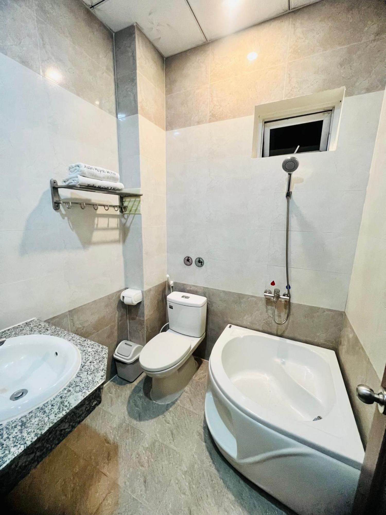 Xuan Huynh 3 Hotel Soc Trang المظهر الخارجي الصورة